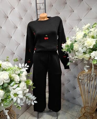 Ženski pleteni komplet – džemper i pantalone sa motivima - Model