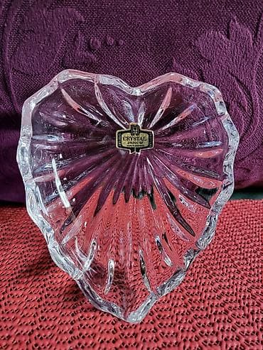 Zajecar nova kristalna posuda (cinija) 70te. Visina. 3cm na lalafo.rs Zajecar nova kristalna posuda (cinija) 70te. Visina. 3cm