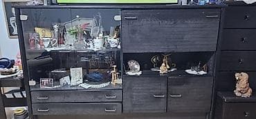 Kuhinjski nameštaj: Vitrina za dnevnu sobu ili trpezariju. Pogodna kao postolje za TV — 2