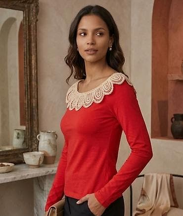 Elegantna ženska bluza sa dugim rukavima u crvenoj boji. Model je