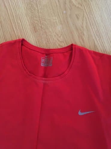 c a basic majice: Nike, M (EU 38), L (EU 40), S (EU 36), bоја - Crvena — 2