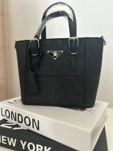 Elegantna torbica, Guess, Materijal: Veštačka koža