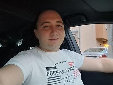 Prodajem mobilni telefon Samsung s22 ultra. Sa malim ostecenjem na
