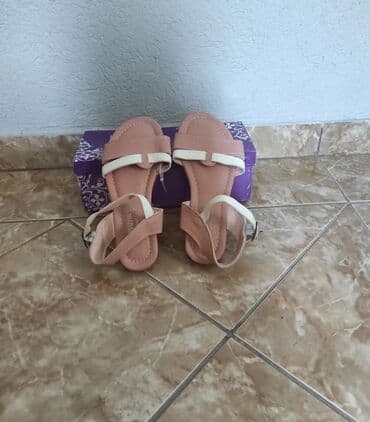 c a papuce: Sandals, 37 — 4