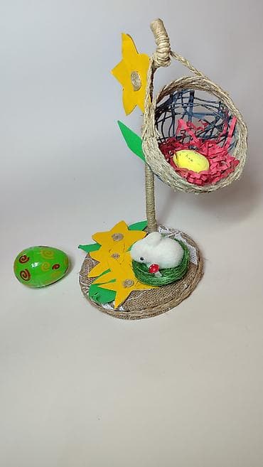 Uskršnja dekoracija – ručno rađen stalak sa visećom mini korpicom -