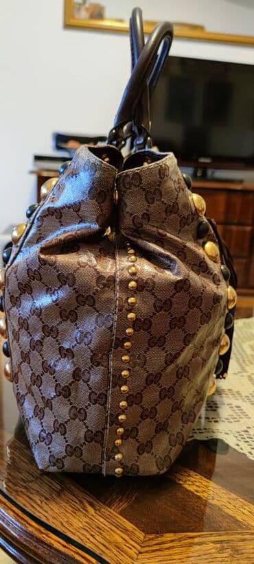 Ostali aksesoari: Gucci. Fantastična.

Bez ikakvih nedostataka.
45cm x 28cm x 10cm — 19