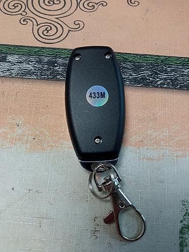 lanac sa katancem: Daljinski upravljač 433 MHz sa 2 tastera (A/B) - Frekvencija: 433 MHz — 2