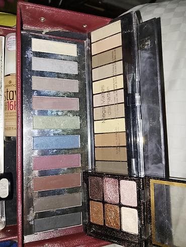 slike šminke: Veliki set šminke u organizatoru Sadržaj: - Palete senki: - Paleta sa — 4