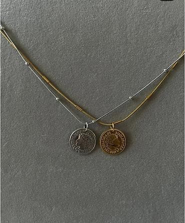 gucci ogrlica: Duple ogrlice sa medaljonom – set od dve boje - Dizajn: tanki lančići — 1