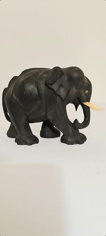 Tools & Equipment: ▪︎ Na prodaju kolekcionarska, originalna, drvena statua slona. - Veoma — 2