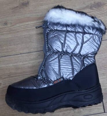 Cena 2100 din
Vel. 31, 32, 33, 34, 35, 36