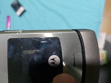 rerna na plin: Motorola v3i verzija sa ulazom zs micro sd karticu.koja dolazi sa njim — 8