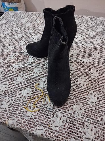 copperminer boots: Ženske crne ankle čizme na punu petu. - Model: kratke čizme do članka — 2