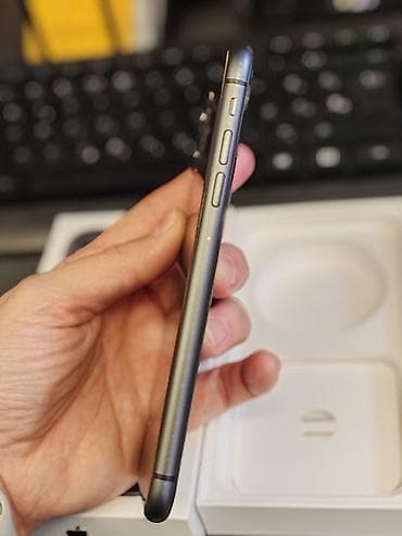 gde kupiti iphone u beogradu: HITNOOOO Iphone 11 64gb Baterija 76% U super stanju, na njemu mat — 8