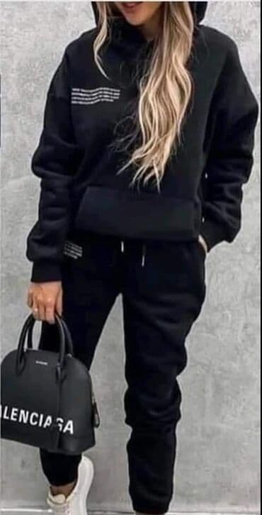 prodaja zenskih kompleta: Komplet: 2600

0 dinara — 3