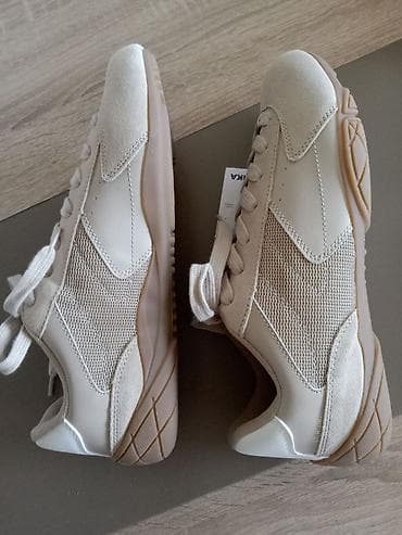 patike đordanke: Bershka patike – model sa mrežastim panelima. POLUKOŽNE PATIKE - — 2