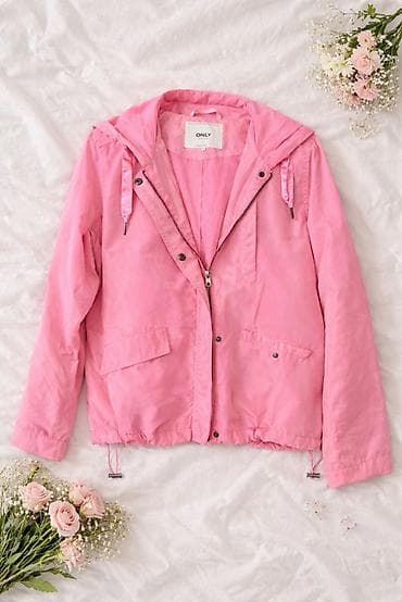 mona roza torbica: ONLY ženska lagana jakna sa kapuljačom – roza - Brend: ONLY - Model — 1