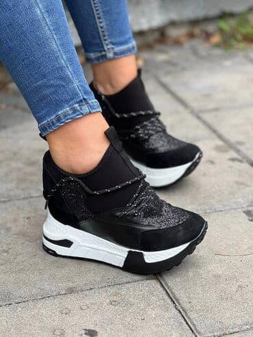 leon drvene klompe cena: Cena 4800din
Br 36-40 — 2