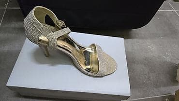 bershka zenske torbe: Elegantne ženske sandale na štiklu – zlatne - Model: otvoreni prsti — 2