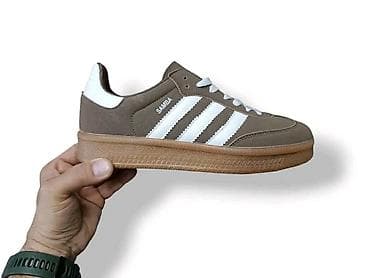 Adidas Samba patike – smeđi gornjište, bele tri pruge i natpis “SAMBA” na lalafo.rs Adidas Samba patike – smeđi gornjište, bele tri pruge i natpis “SAMBA”