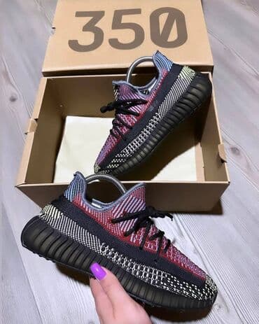 mercurial patike: Adidas Yeezy Boost 350 patike A klasa

Novo.
Brojevi 36 do 46 — 19