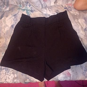 Crne ženske šorts bermude, elegantnog kroja visokog struka. - Boja