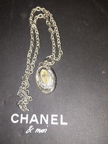 bugatti patike cena: Srebrnasti lančić sa ovalnim priveskom inspirisanim Chanel estetikom — 3