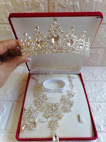 mokasine novi sad: Chanel, Set: Crown, Earrings, Bracelet, Material: Cubic zirconia, Pearl — 1
