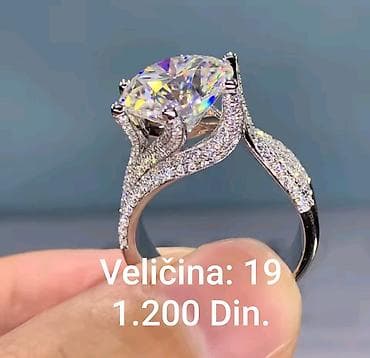 prsten sa kamenom: Elegantni posrebreni prsten od hirurskog čelika sa žigom S925, sa — 3