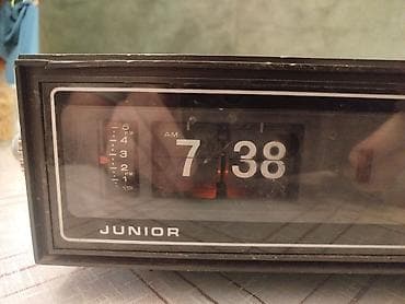 sanda satovi: Retro stari radio Junior flip budilnik.Radi,tj vata stanice. Za sat i — 1