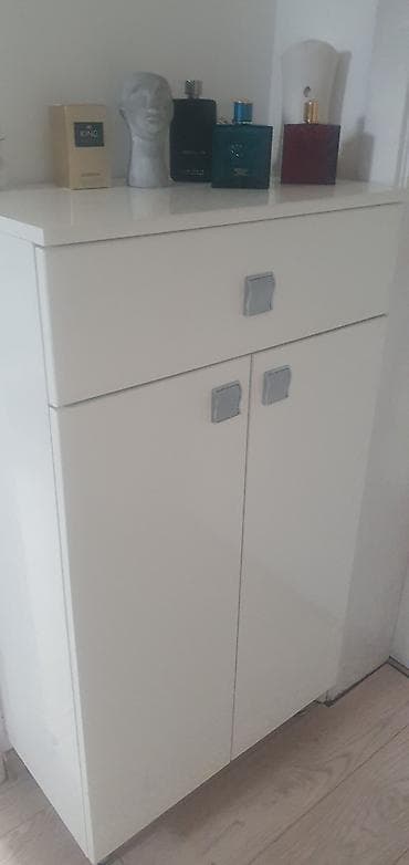 polovne ugaone garniture nis: Komoda — 2