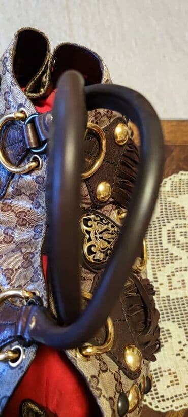 Ostali aksesoari: Gucci. Fantastična.

Bez ikakvih nedostataka.
45cm x 28cm x 10cm — 14