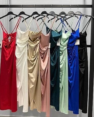 Haljine: Saten haljina na bretele – elegantan slip model - Materijal: glatki — 3