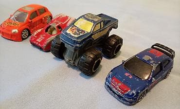 rc formula 1: Autici 4 komada stanje se vidi na slikama. velicina oko 8 cm — 4