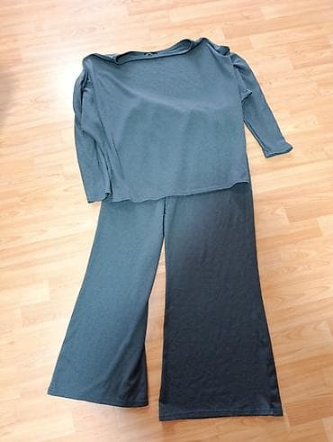 Komplet udobne ženske trenerke u tamno sivoj boji. - Dvodijelni set