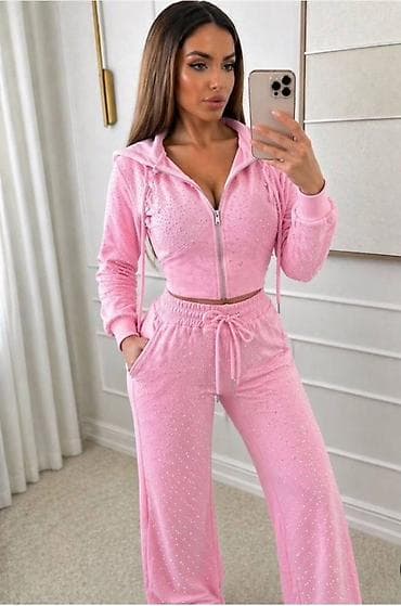 Gornji i donji deo: Omiljene trenerke sa cirkonima 💫
Cena: 3.999 dinara — 3