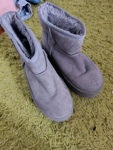new yorker ugg: 36.5 — 2