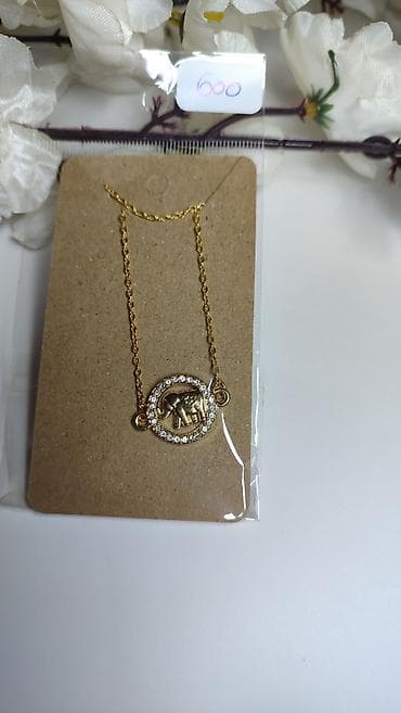 crna torba online sa prevodom: Ogrlica sa medaljonom – motiv slona - Boja: zlatna - Lančić sitnog — 4