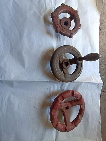 tabla za alat: Tri metalne ručice sa slike, fi 80 mm rupa fi 14 mm,fi 100 mm rupa fi — 1