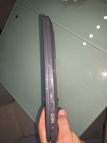 procesor: Intel Core i3, 8 GB OZU, 15.6 " — 8