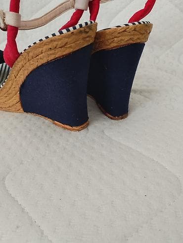 next sandale: TOMMY HILGIGER sandale, odgovaraju broju 39. Korisna duzina — 4