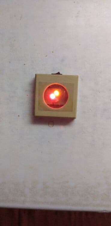 aparat za brijanje philips: Led diode plava/crvena/zuta trepcuce, radi na 3 baterije AG 13 1,5 V — 1