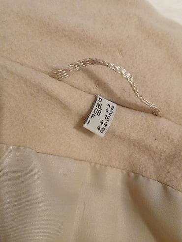 prsluk sa grejačima: Bež ženski kaput klasičnog kroja - Boja: svetlo bež - Krojenje: ravna — 3