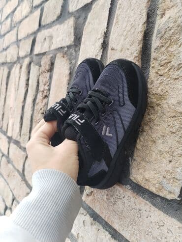 patike 32: Fila patike za decake br 27
Super ocuvane — 1