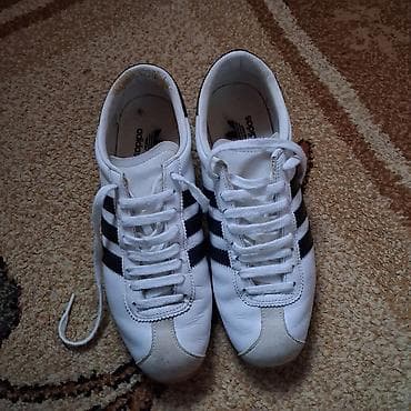 dobre patike: Adidas tenisice – klasični model sa tri pruge - Brend: adidas — 3