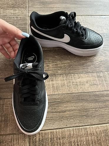 crne patike ženske: Nike ženske patike – crno‑bele
Nošene par puta samo — 4