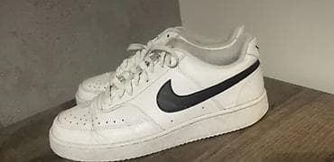 Nike patike – model sa klasičnim niskim profilom i Nike Air na lalafo.rs Nike patike – model sa klasičnim niskim profilom i Nike Air