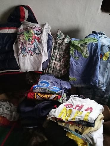 Paket dečije odeće – mix za dečake Sadržaj: - Jakna sa kapuljačom