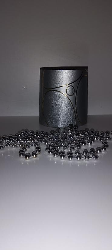 Figures: Srebrna dekorativna cilindrična kutijica/posuda sa modernim reljefnim — 4