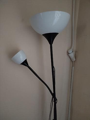lampe za lov: Podna lampa sa dve svetiljke (toršer + čitač)
Kao nova — 2